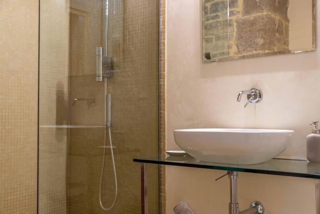 Apartment Verdi With Terrace Florence