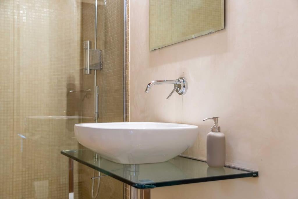 Apartment Verdi With Terrace Florence